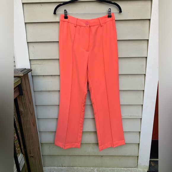 Fabulous salmon colored cropped pants for Spring and beyond! - Picture 2 of 5